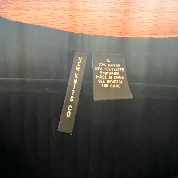 Black sweater with buttons - Picture 2 of 3